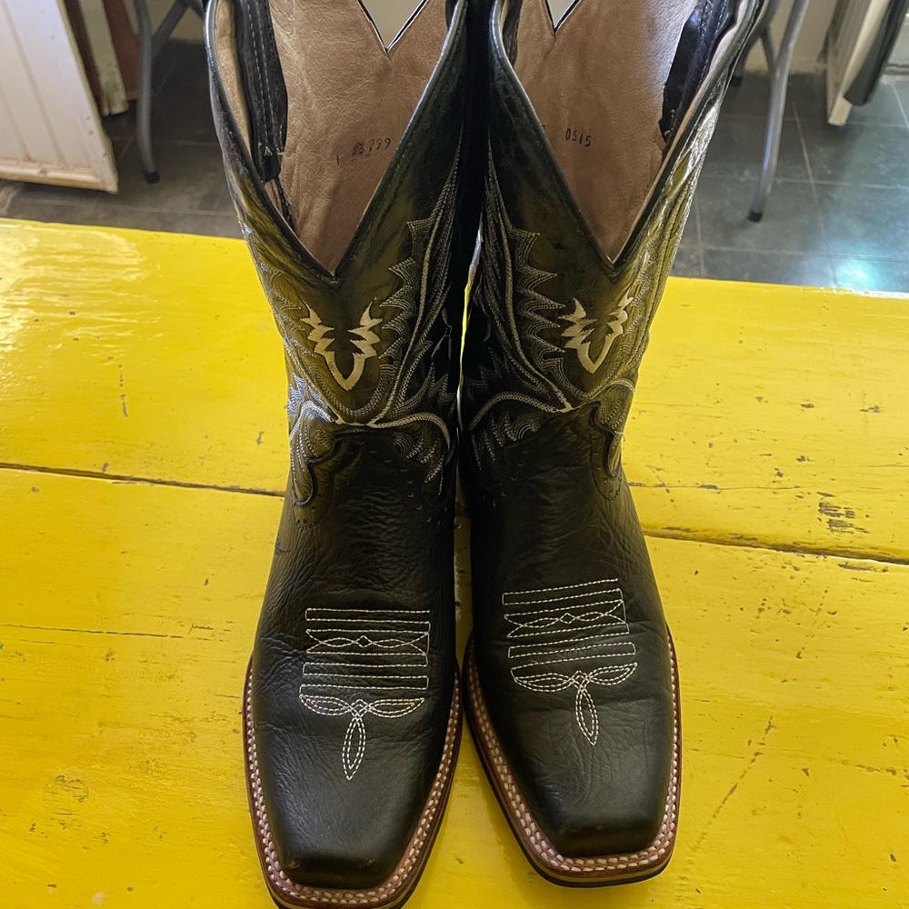 Boots - Picture 2 of 2